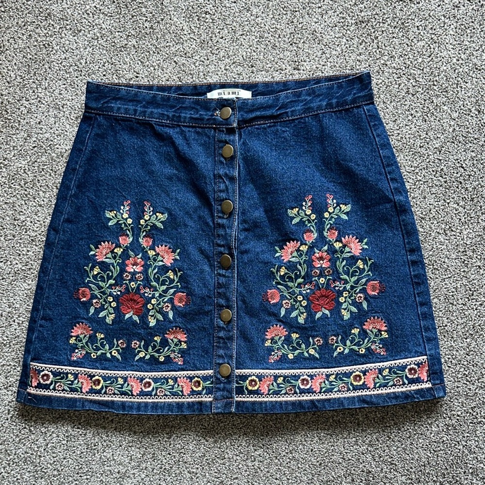 Mi ami denim embroidered mini skirt size L (see measurements)